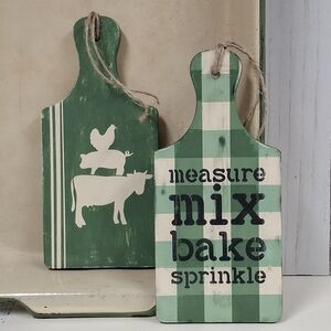 Farmhouse Kitchen Reversible Cream and Green Vintage Style Tiered Tray Decor